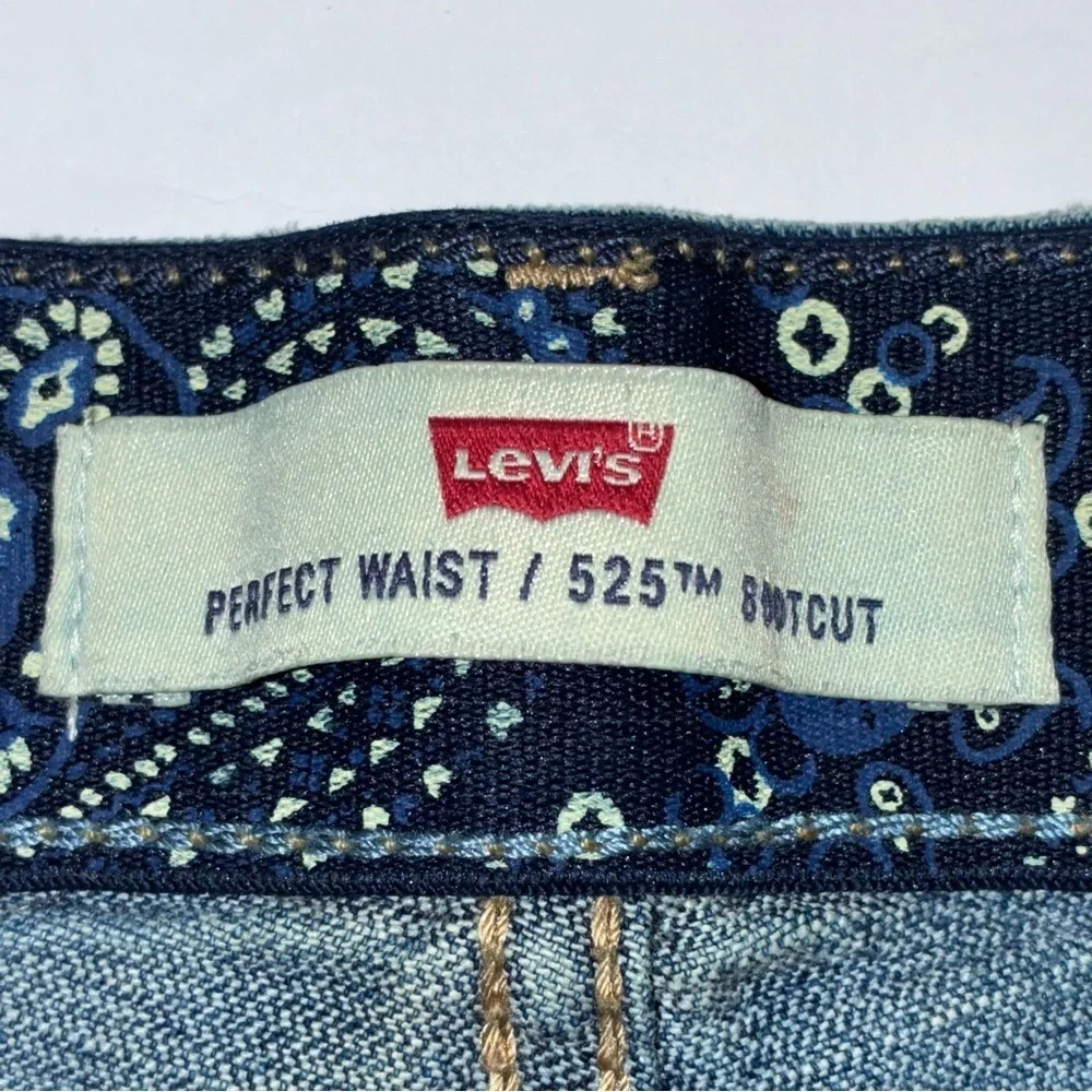 Levi's 525 Perfect Waist Boot Cut Women's Jeans Size 16  Medium wash